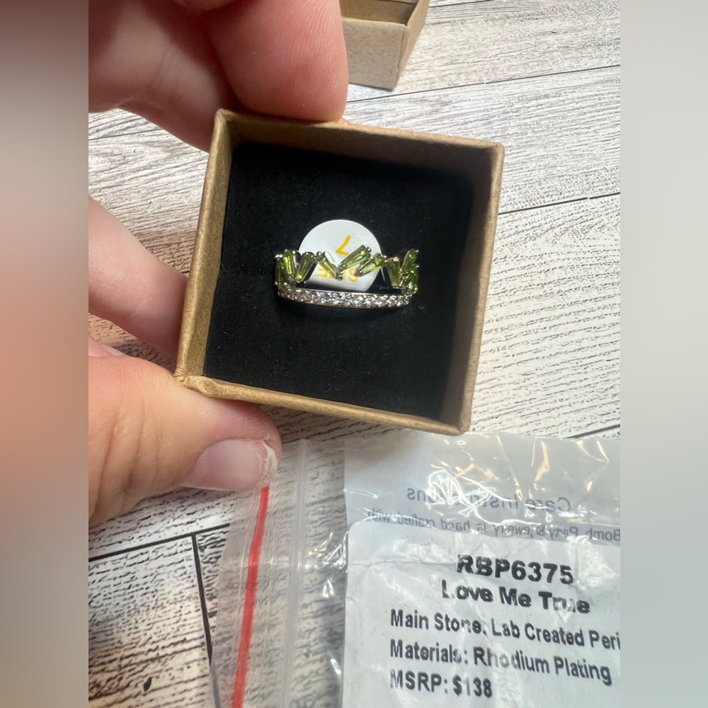 August 2023 peridot sz 7 ring